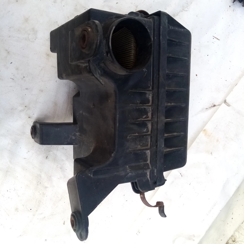 Корпус воздушного фильтра  Hyundai Accent 2000год 1,3 бензин