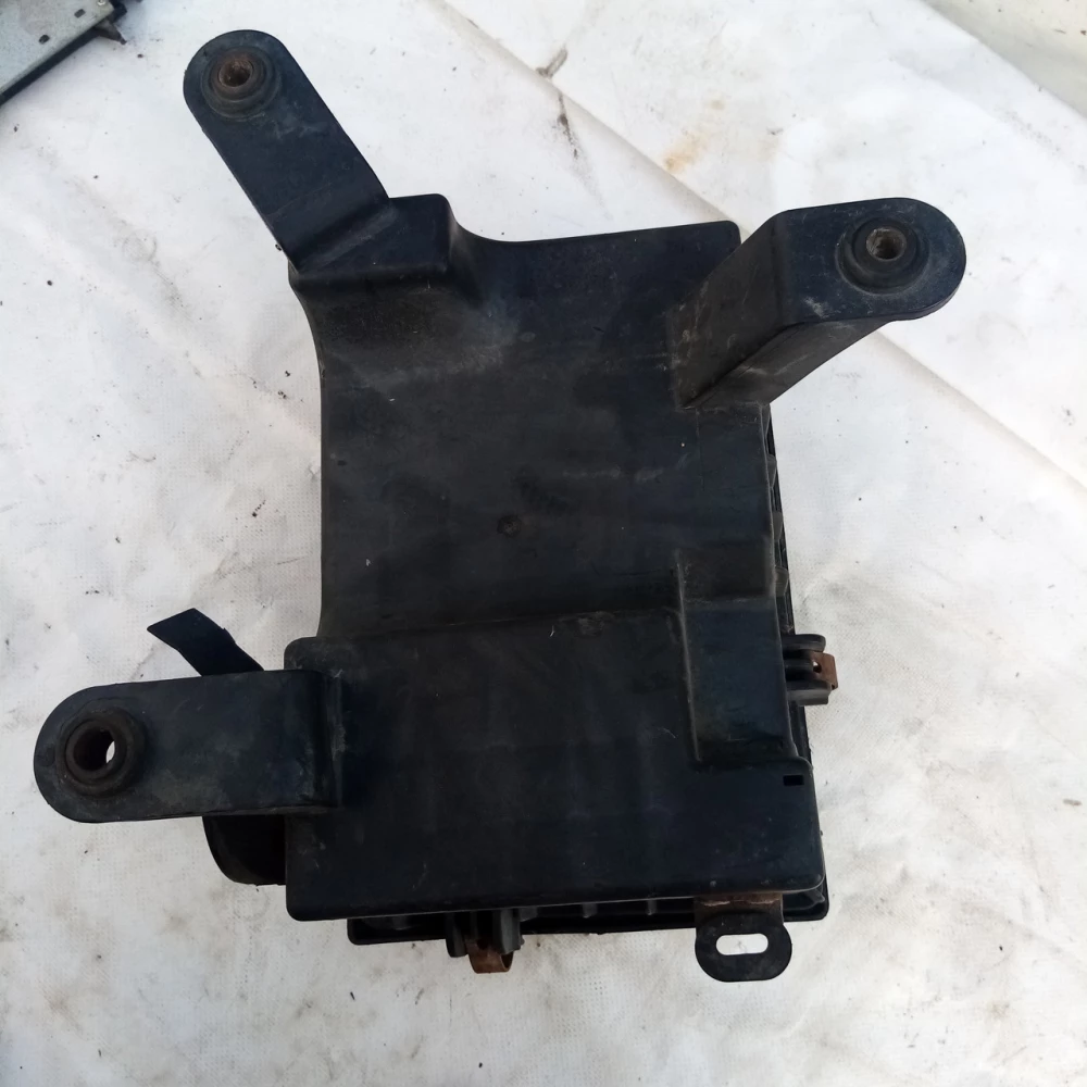 Корпус воздушного фильтра  Hyundai Accent 2000год 1,3 бензин