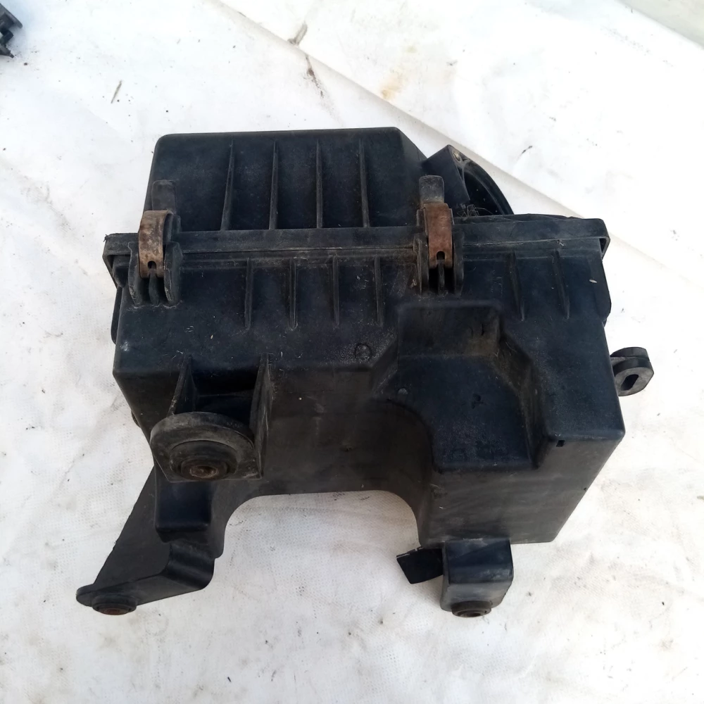 Корпус воздушного фильтра  Hyundai Accent 2000год 1,3 бензин