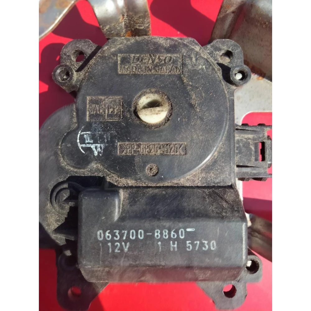 Моторчик заслонки печки Subaru Outback BP 2006–2009 063700-8860 Denso
