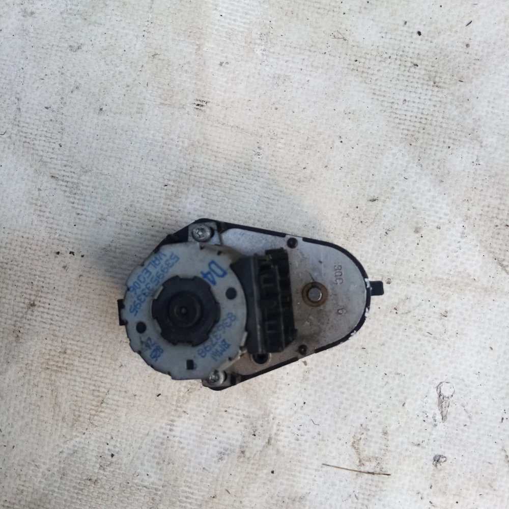 Моторчик обогревателя BMW E 39 8363798