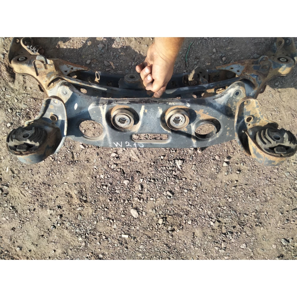 Подрамник задний Mercedes Benz W 210