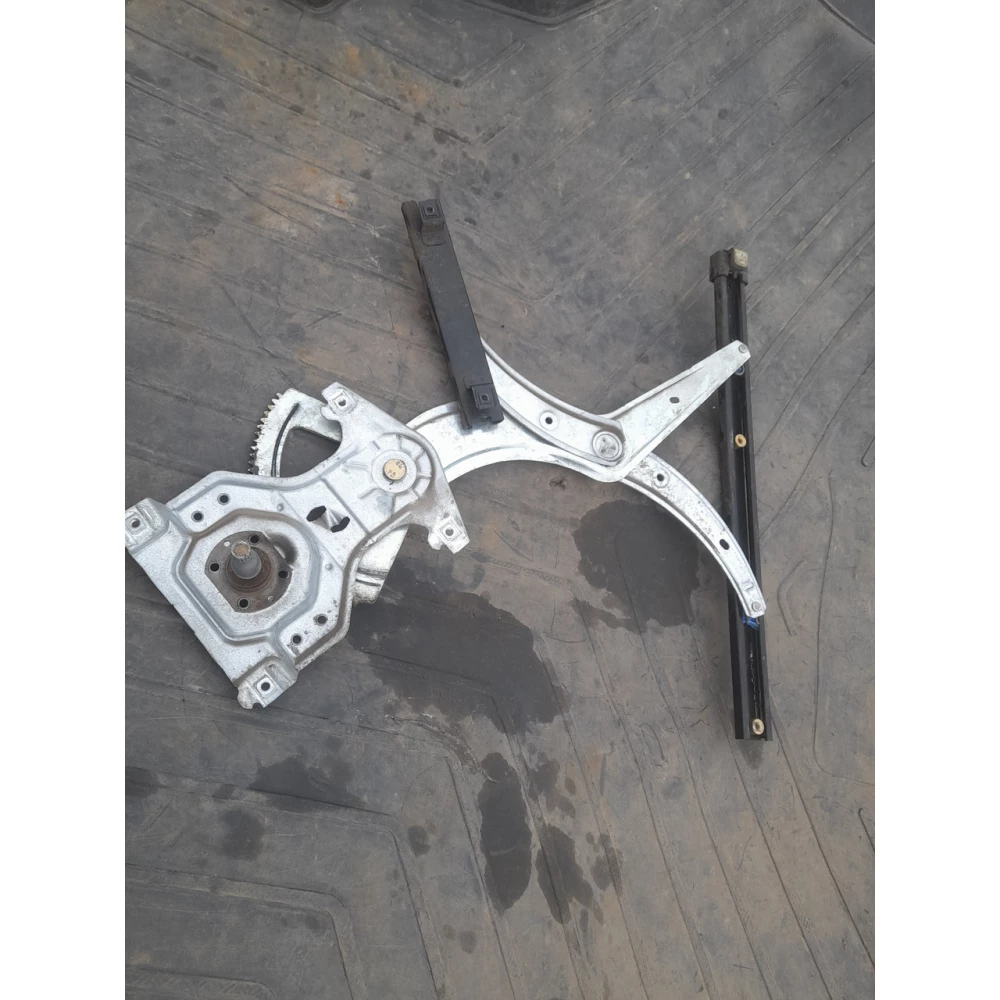 Передний  правый стеклоподйомник Vw Passat b4