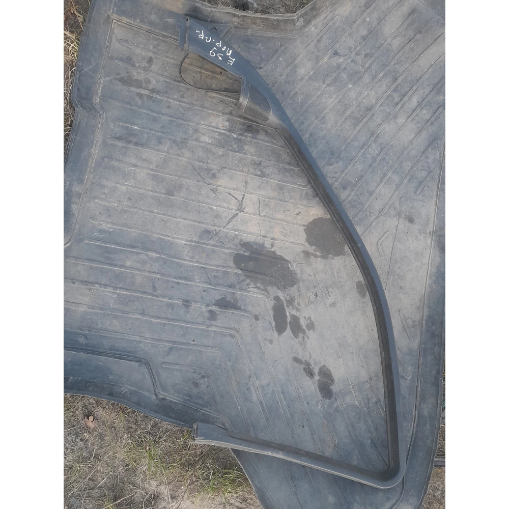 Накладка передней правой рамки двери Bmw E39