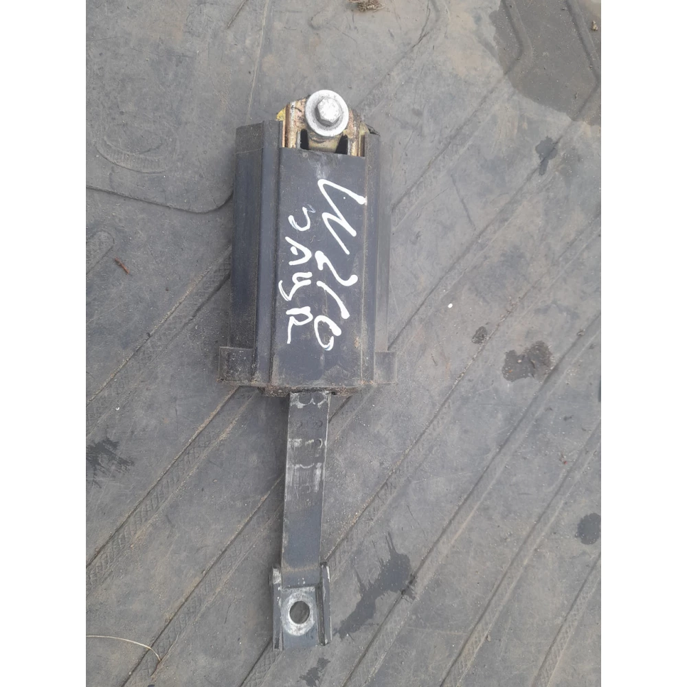 Огранечитель  задней правой двери Mercedes-Benz w210