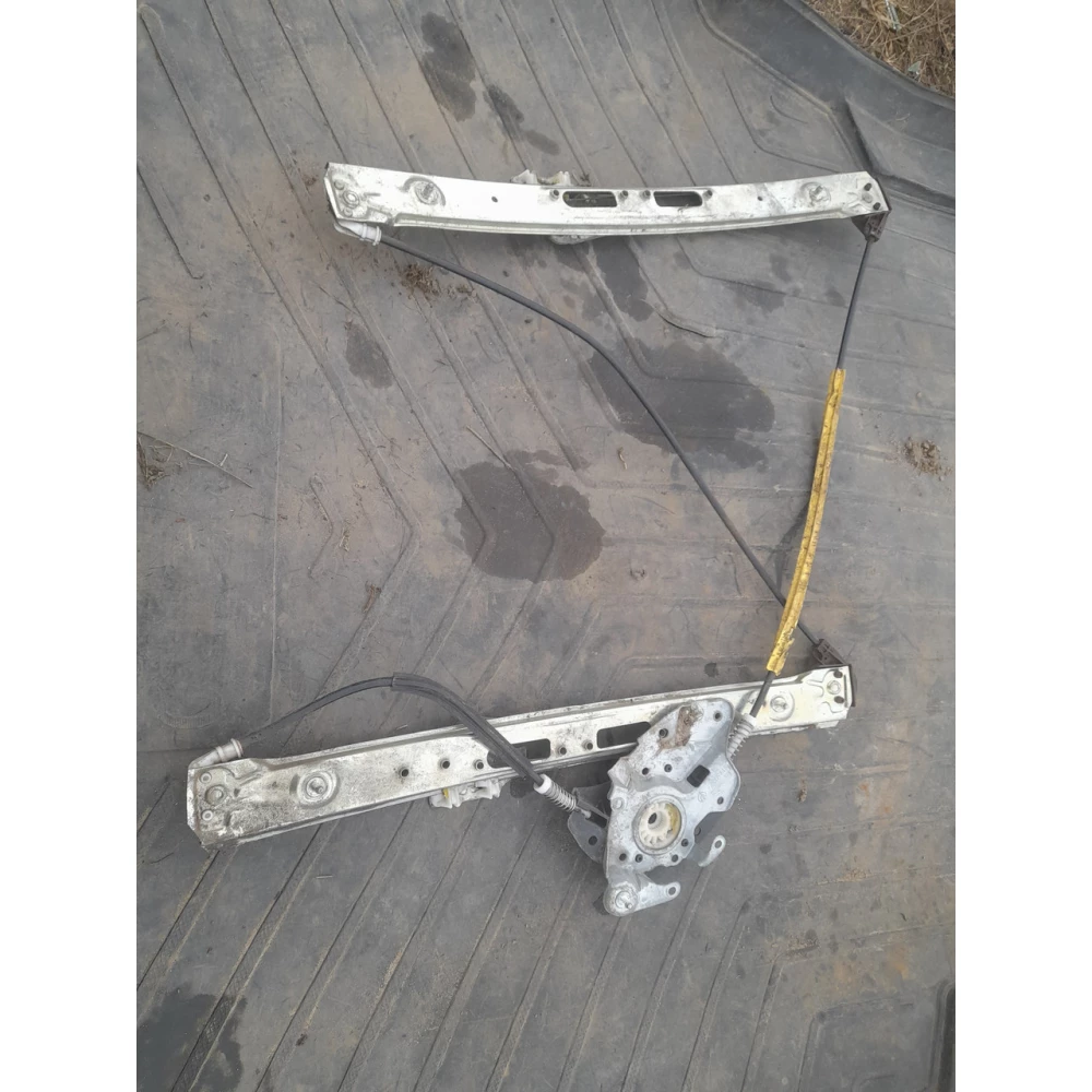 Передний левый стеклоподйомник BMW E46