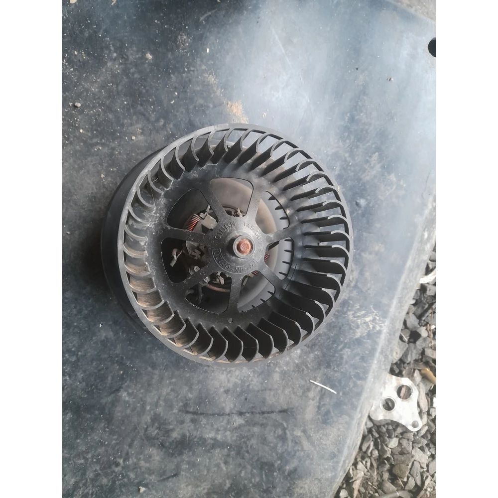 Моторчик  печки багажника  Vw Sharan