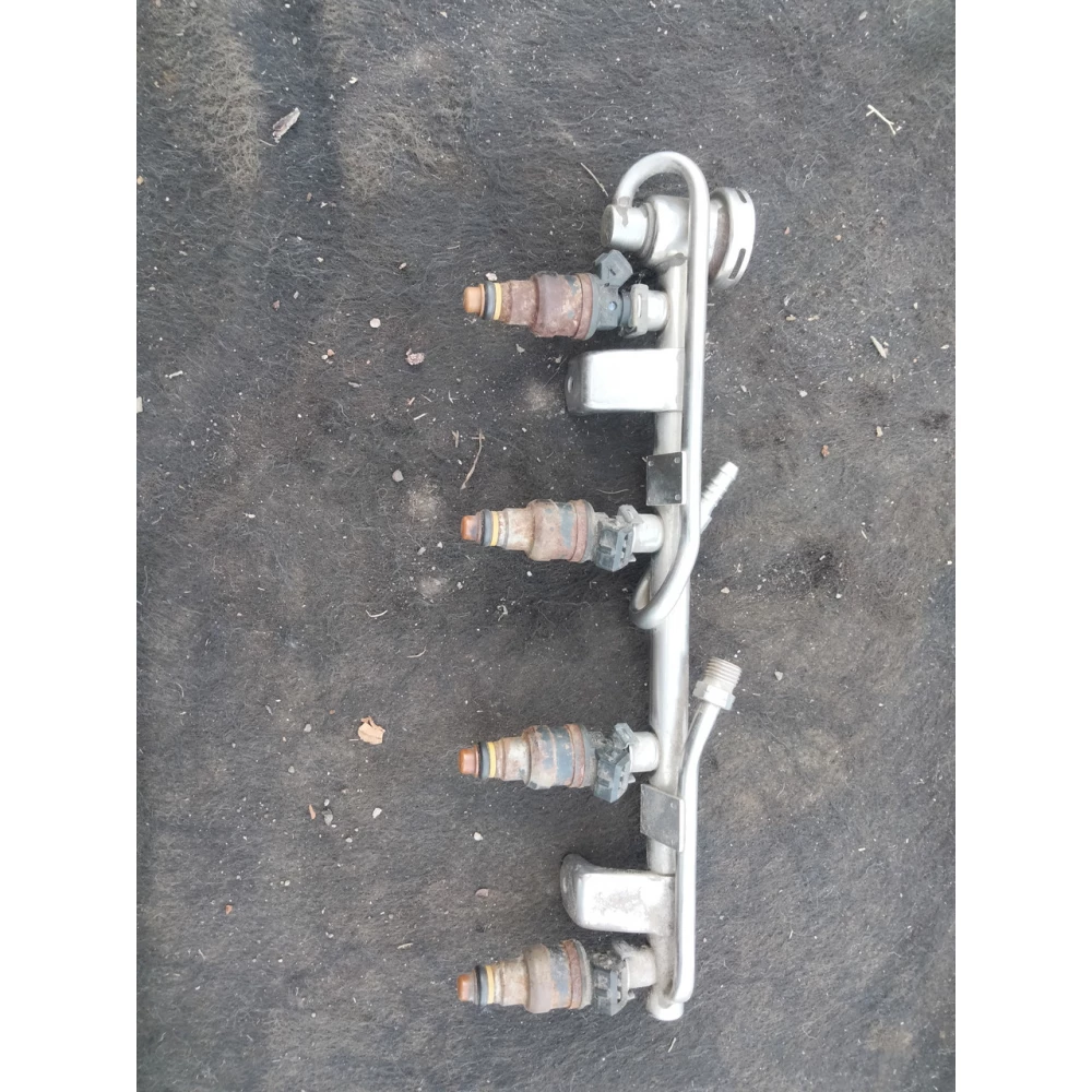 058133681 топливная рампа Audi A4 B5 Passat B5 1.8