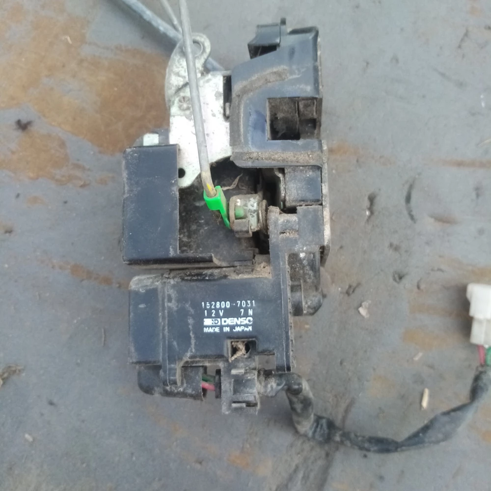 Правый замок двери Mazda 626 1528007031