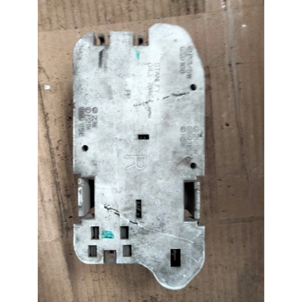 0437846R плата заднего правого фонаря Mazda 626