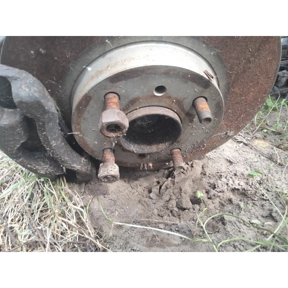 Цапфа поворотный кулак передний левый Nissan Almera N16 2.2DI