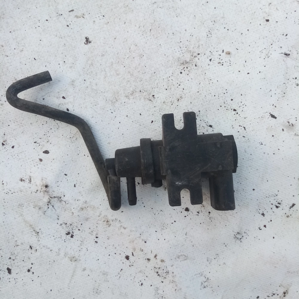 Клапан эгр Аudi Volkswagen 1KO906627