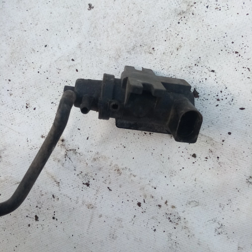 Клапан эгр Аudi Volkswagen 1KO906627