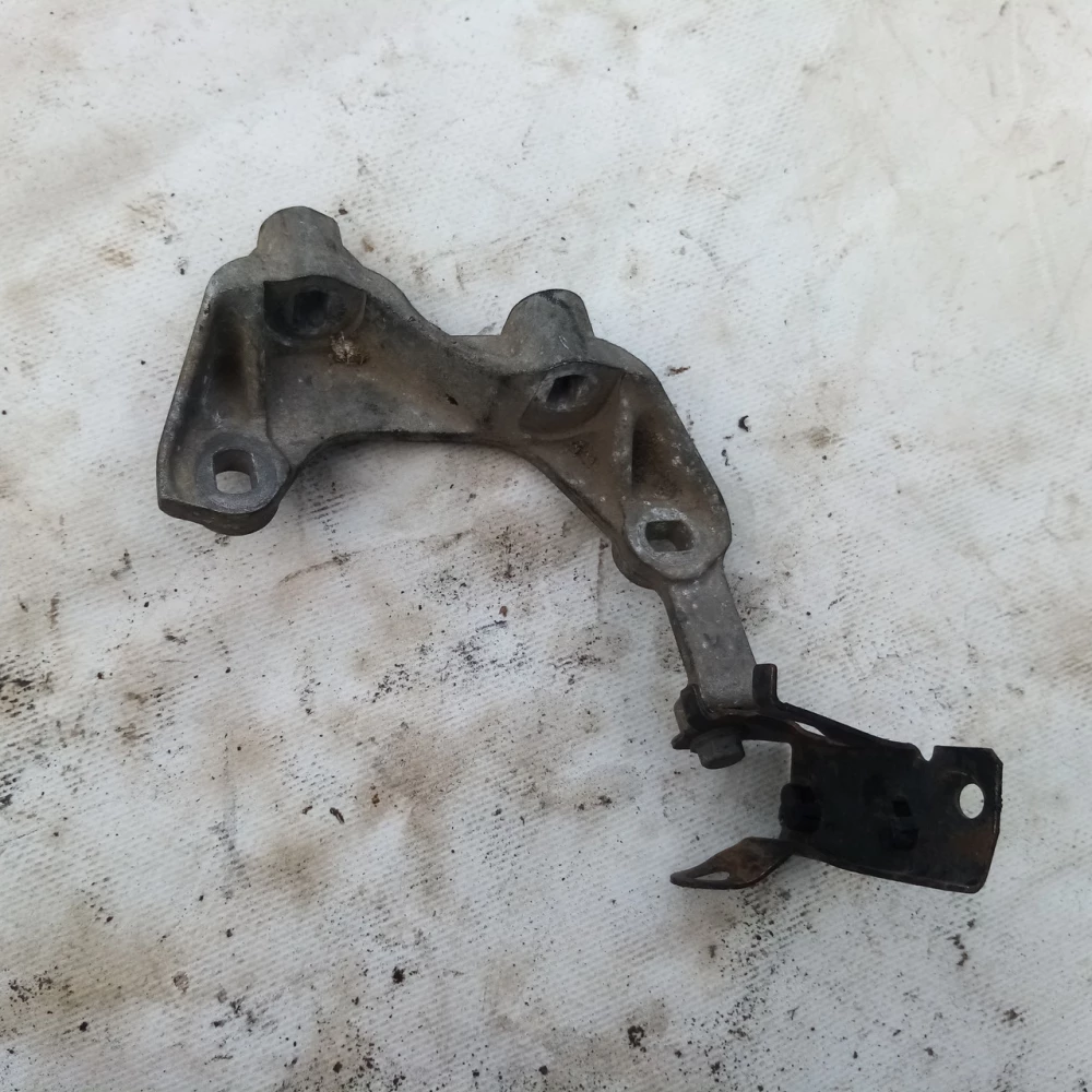 Кронштейн Рено Меган 2 7700875019