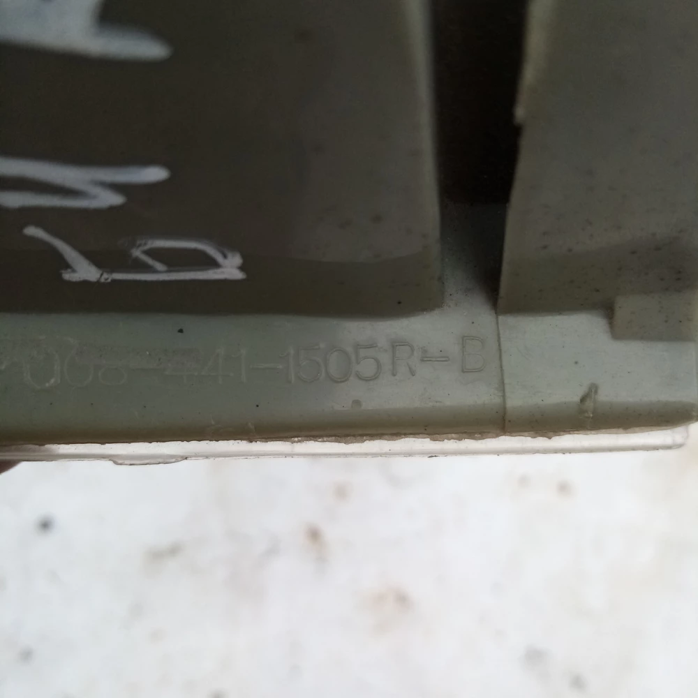 Передний правый поворотник Audi 80B4  084411505R