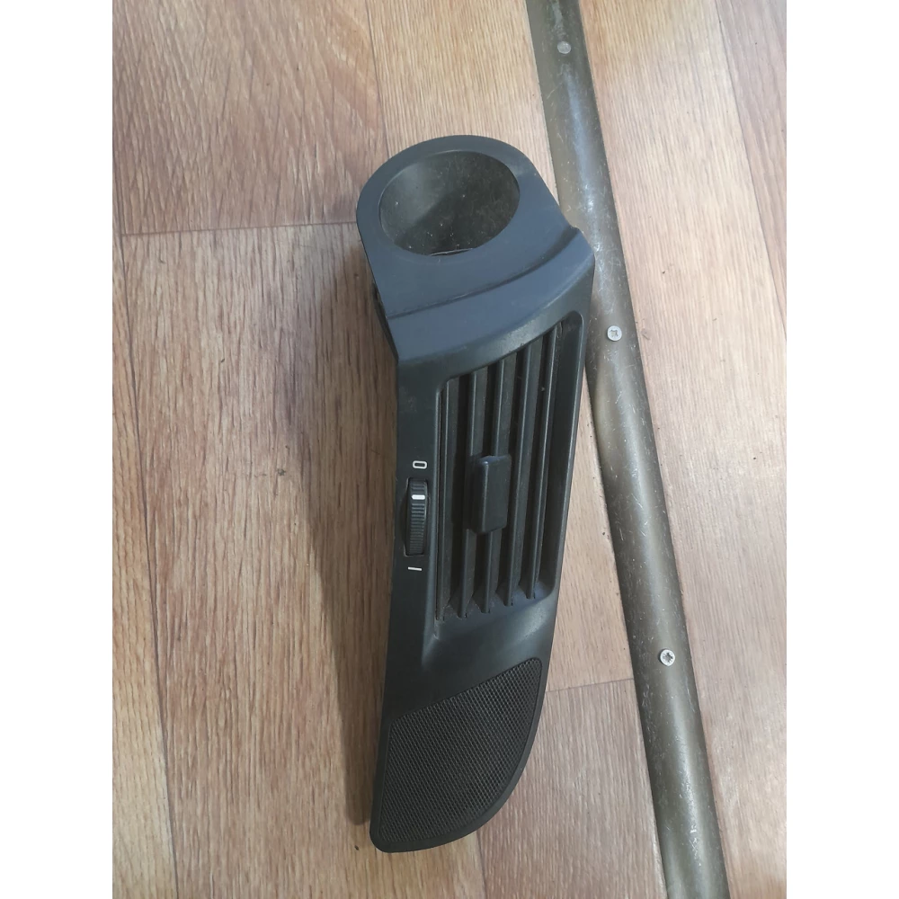 Передний правый  дефлектор  двери  Bmw E39