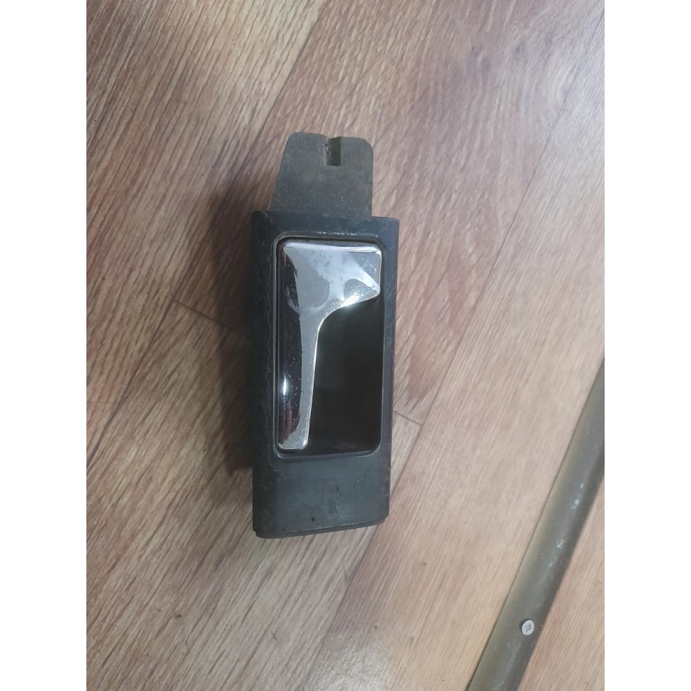 Передняя левая ручка двери Audi a6c4