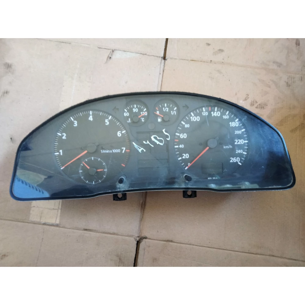AU0004001 приборная панель Audi A4 B5 1.6 бензин