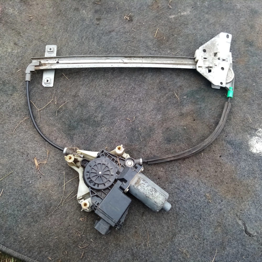 Механизм стеклоподйомника Audi A4B5