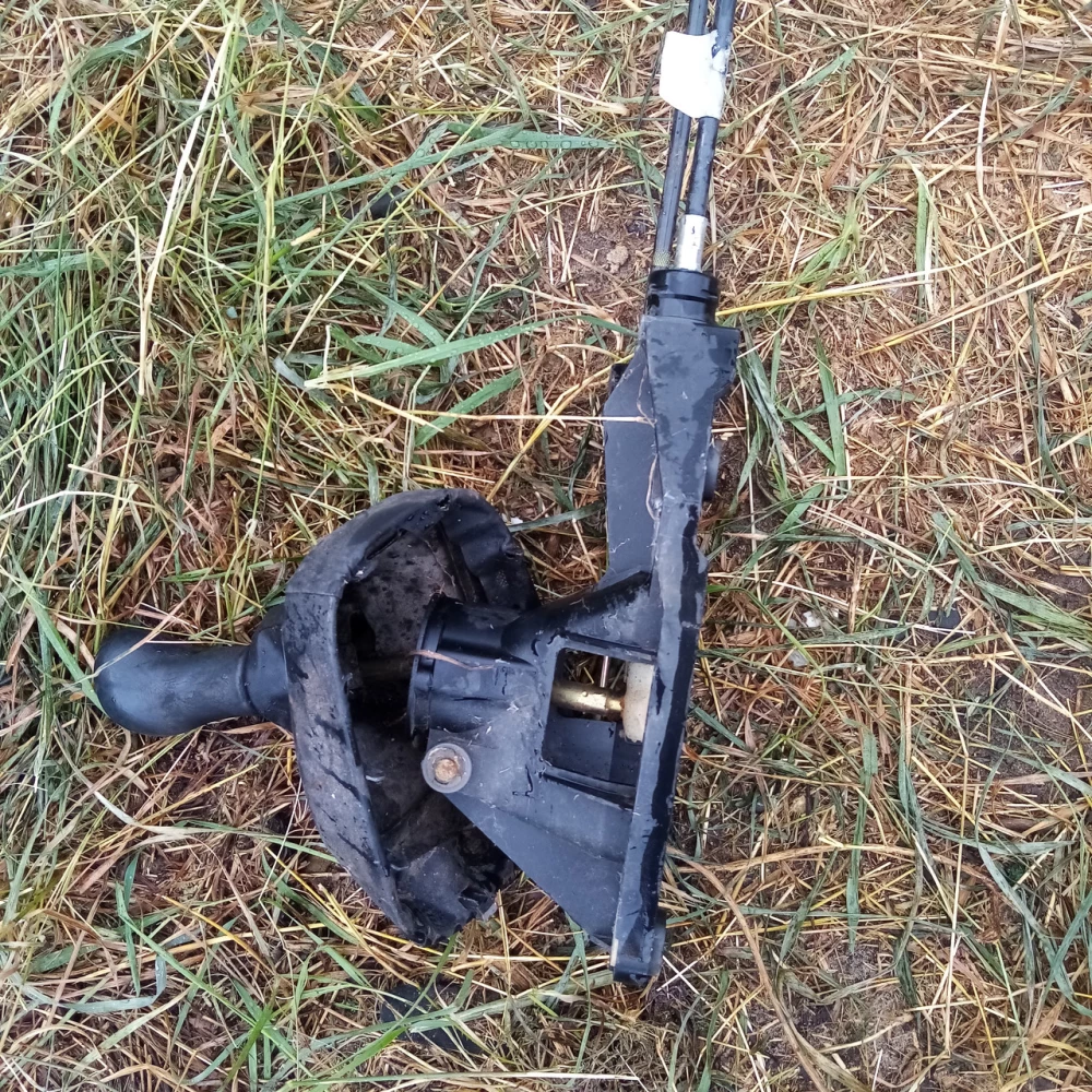 Кулиса взборе Mitsubishi Carisma