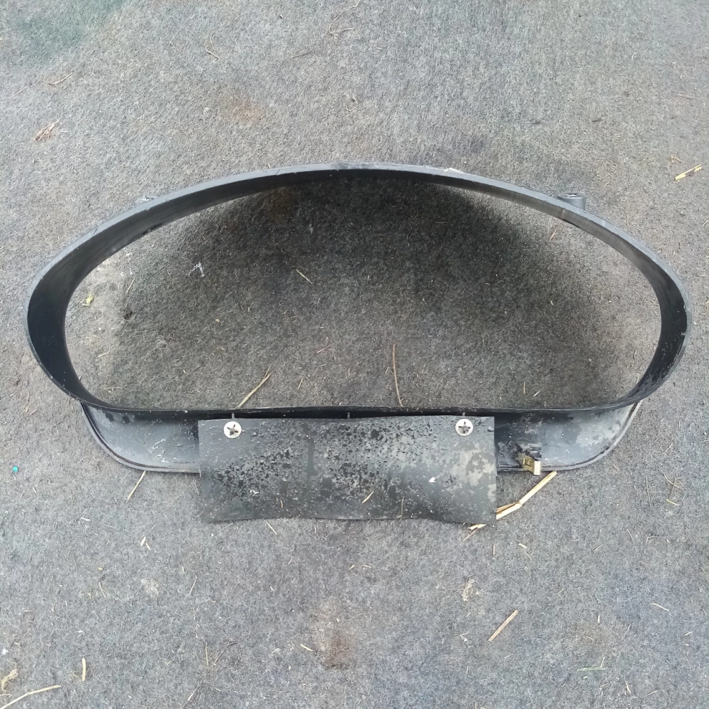 Пластик панели приборов Mitsubishi Carisma