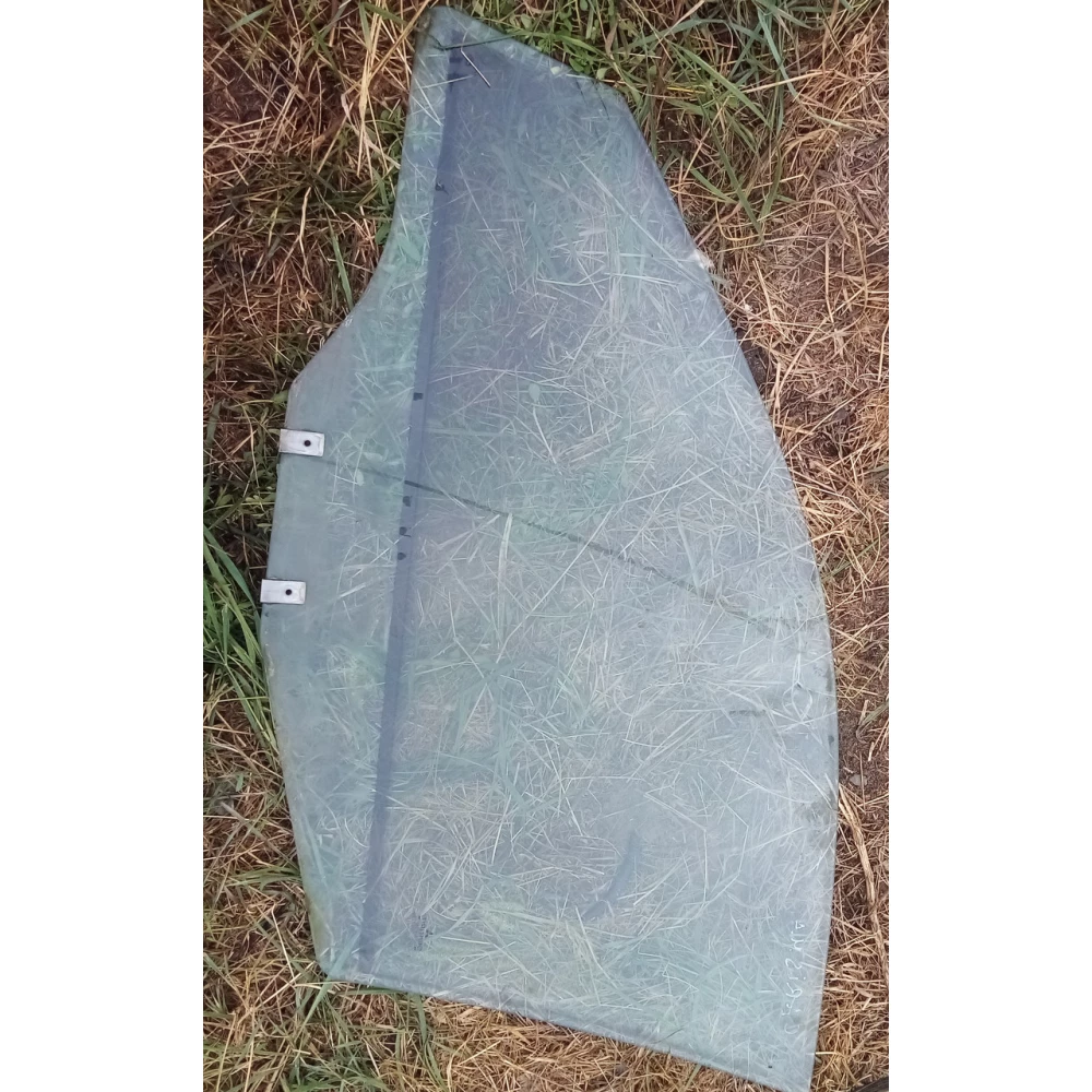 Переднее правое скло Mitsubishi Carisma  43R000929