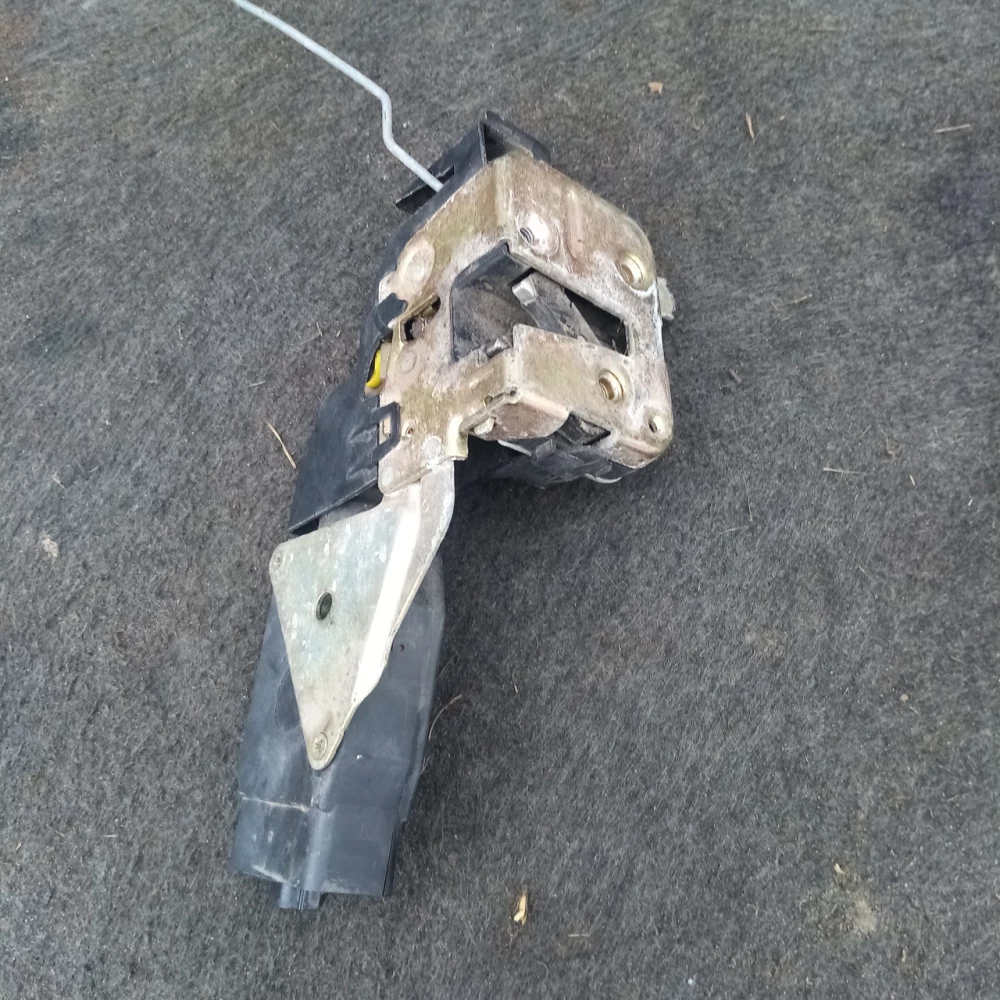 Замок дри Mitsubishi Carisma