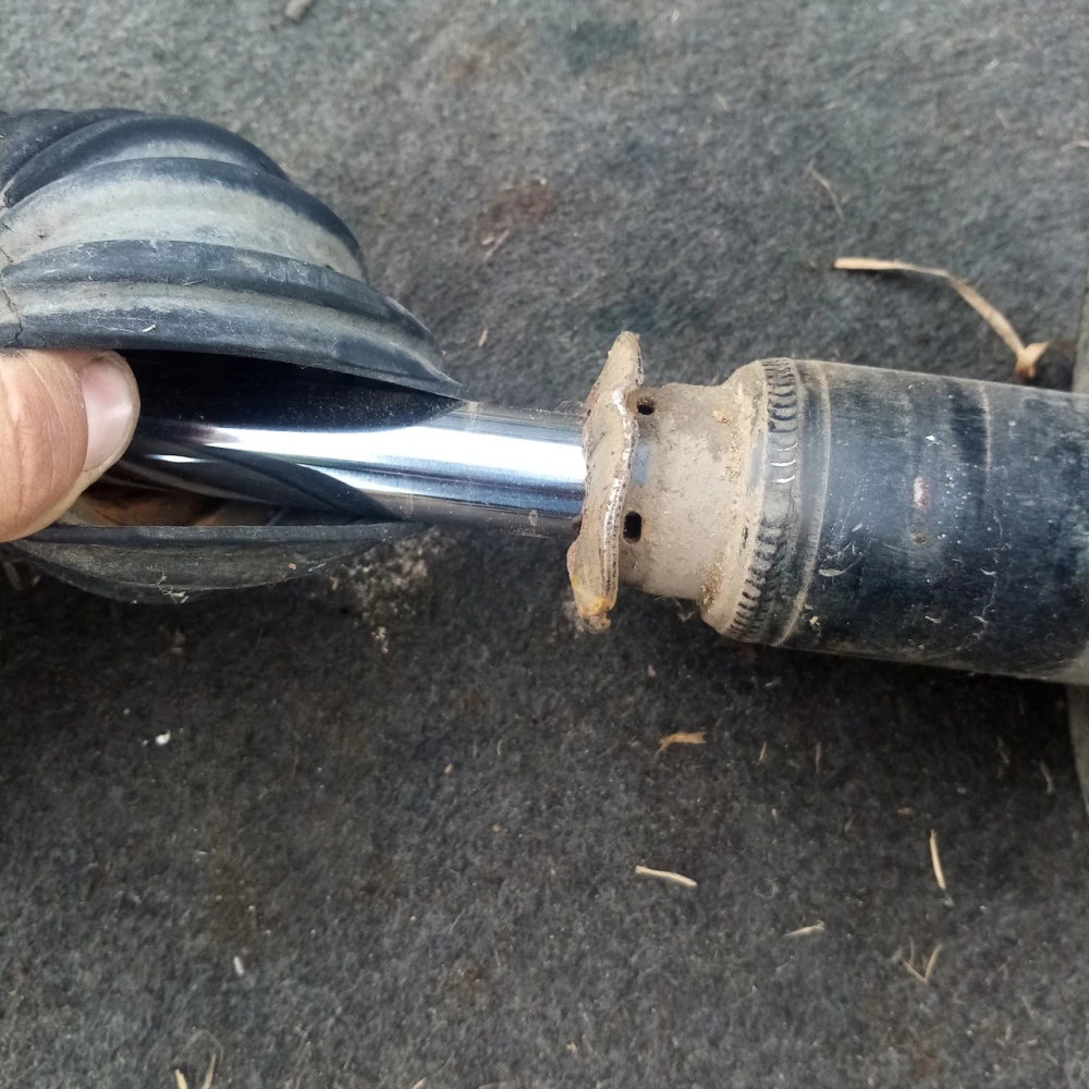 Передняя стойка Mitsubishi Carisma