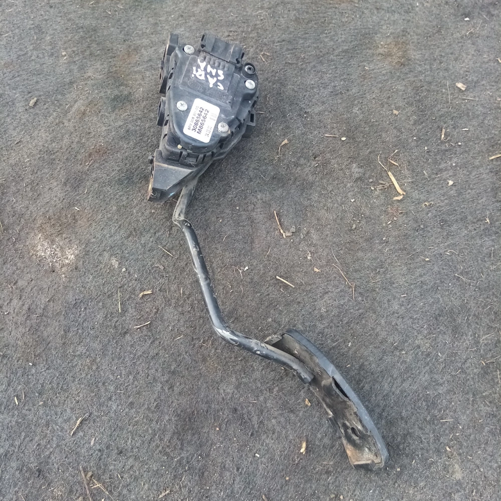 Педаль газа Mitsubishi Carisma