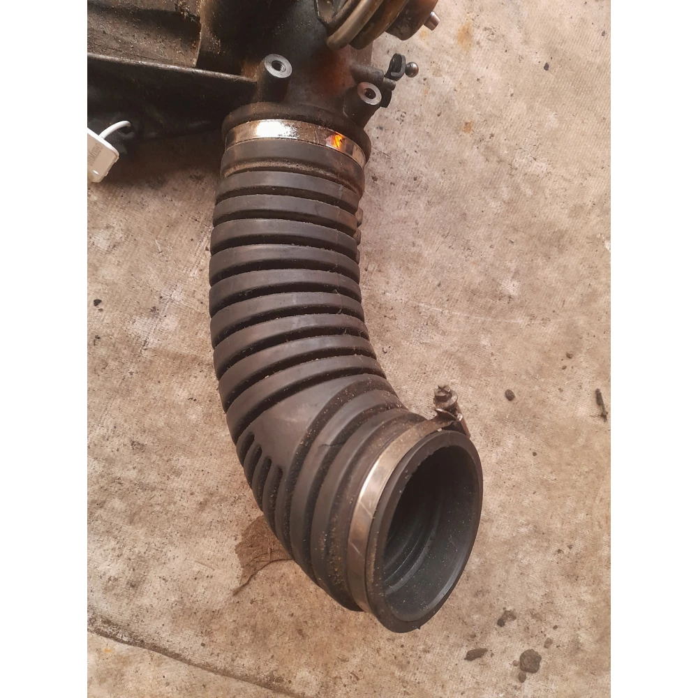 Патрубок воздушного фильтра Mercedes-Benz w210 a6040940409