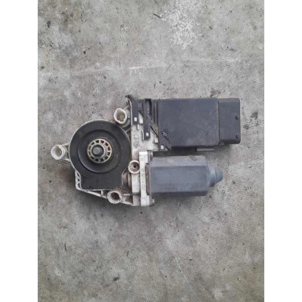 Передний правый стеклоподйомник Vw Golf 4