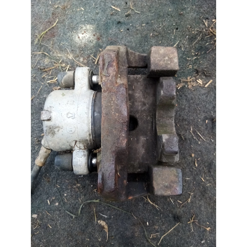 Передний левый супорт BMW E 39