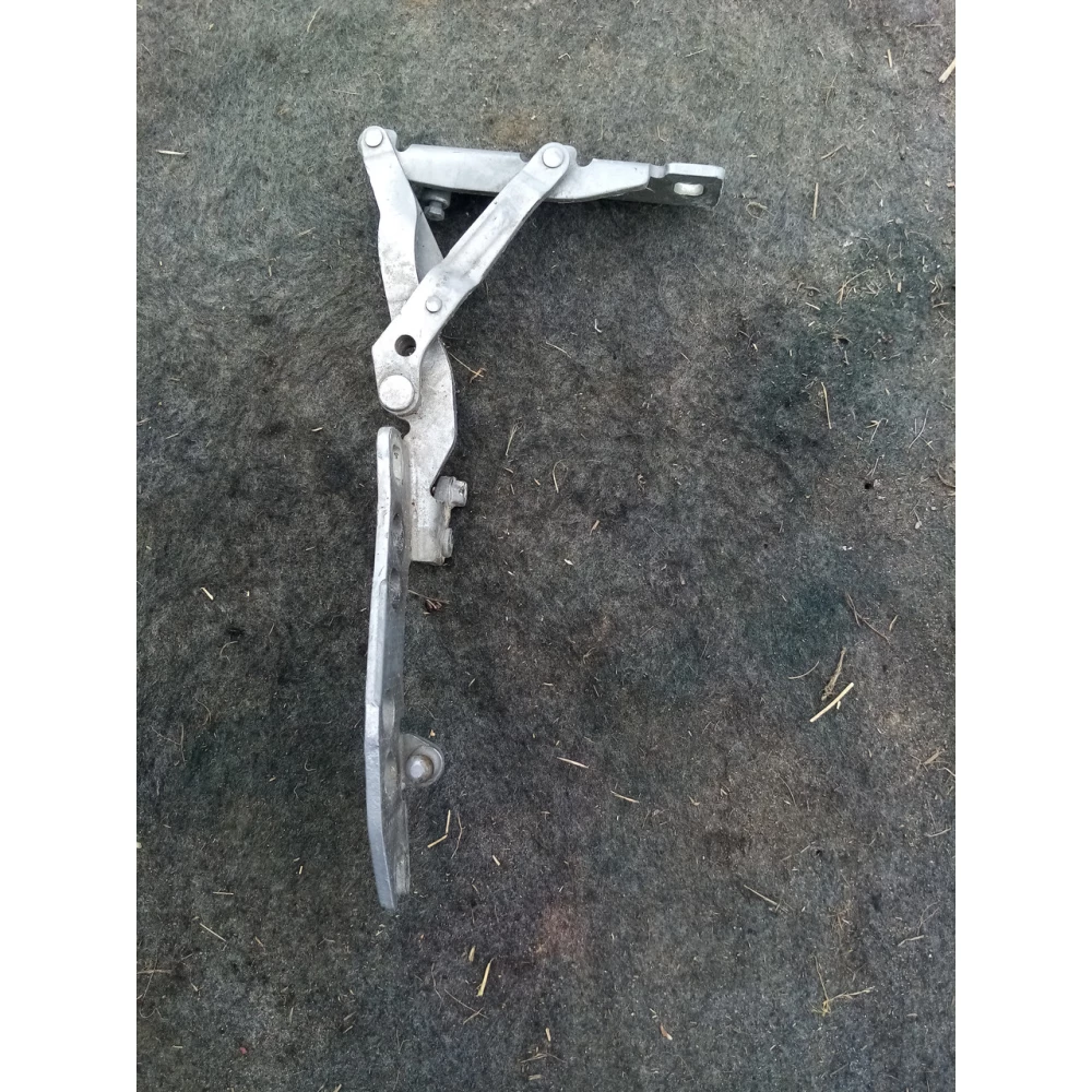 Левая петля капота BMW E 39