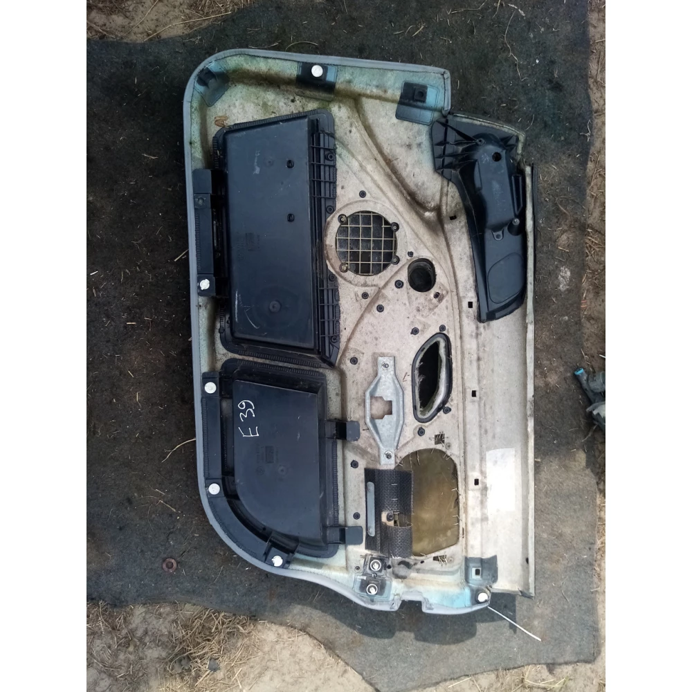 Передняя лева дверная карта BMW E39