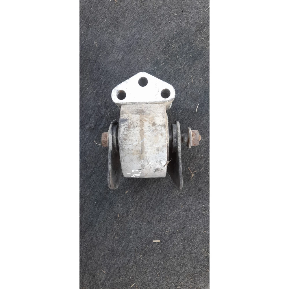 Подушка двигателя в хорошей  состоянии  Mitsubishi  Carisma