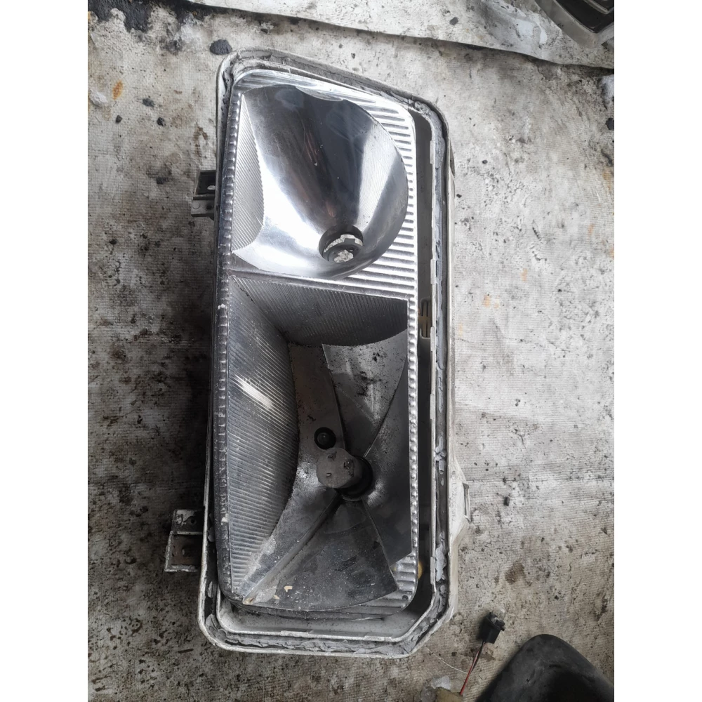 Корпус левой фари Vw Passat B4