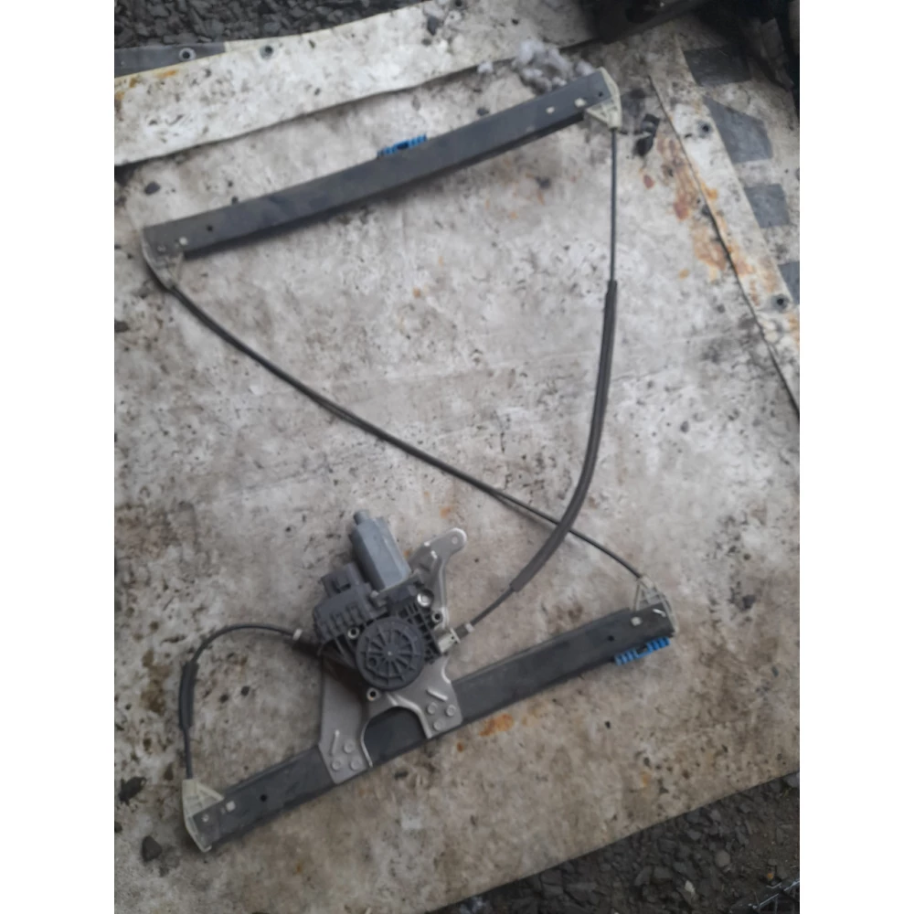 Передний левый стеклоподйомник Ауди а6с5