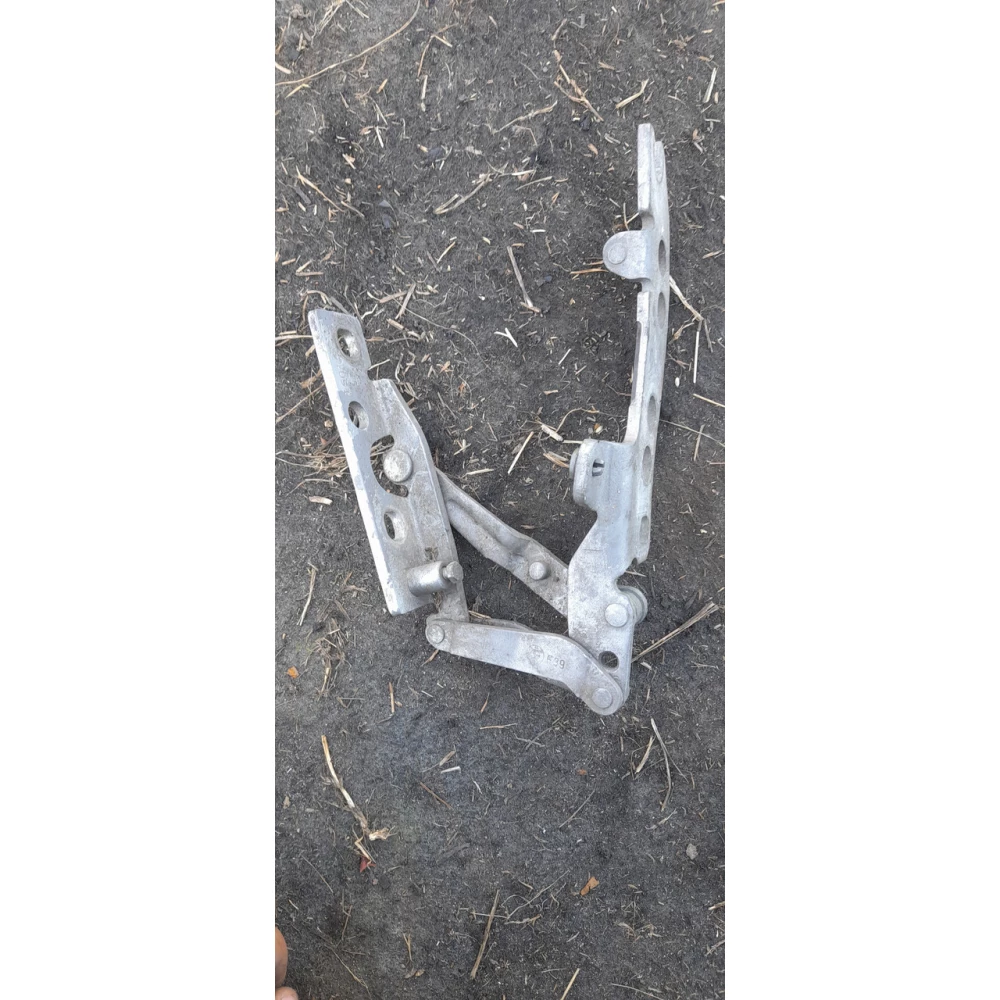 Левая петля капота BMW E39