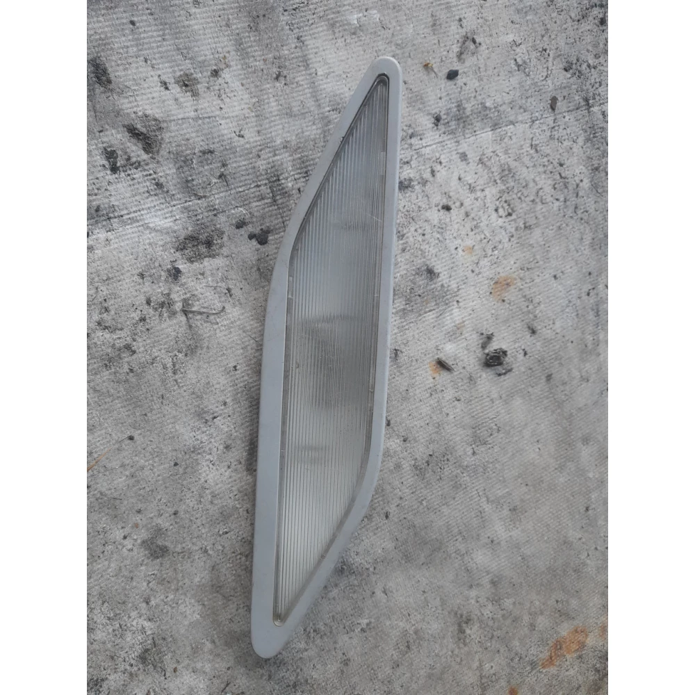 Правый плафон салона Bmw E39 8363608