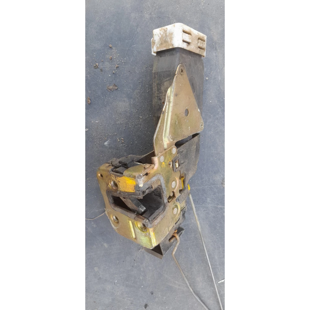 Замок  двери передний правий Volvo V40