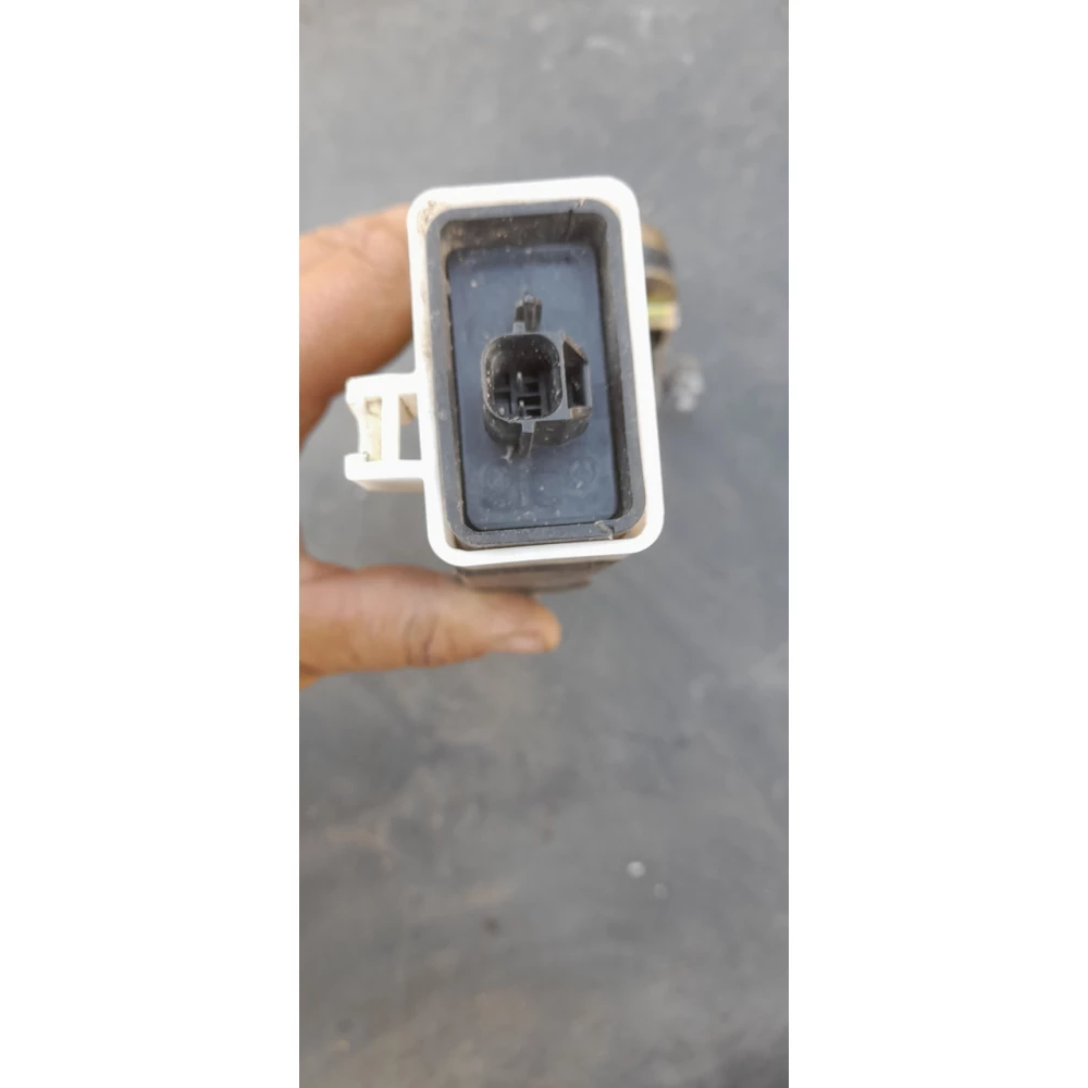 Замок двери правий Volvo v40