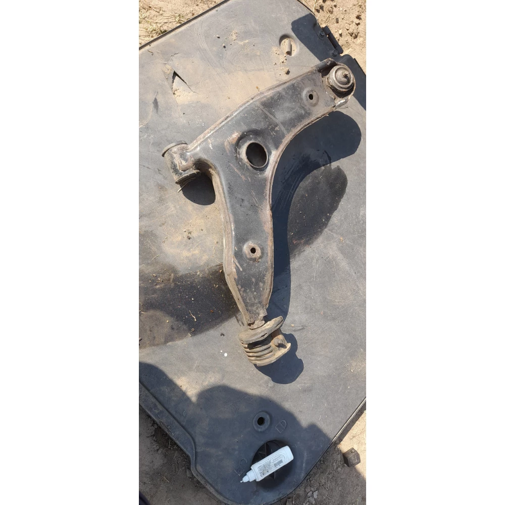 Передний левый рычаг Volvo v40