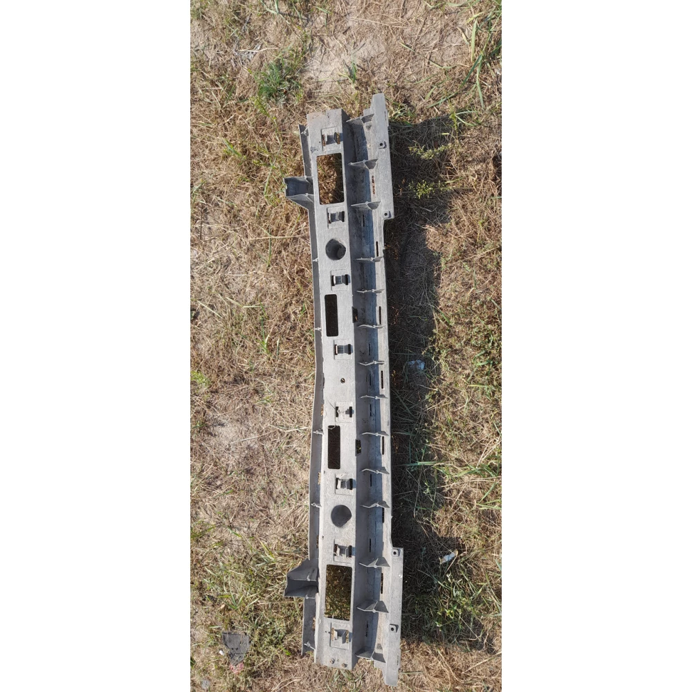 Передний усилитель бампера Volvo  v40