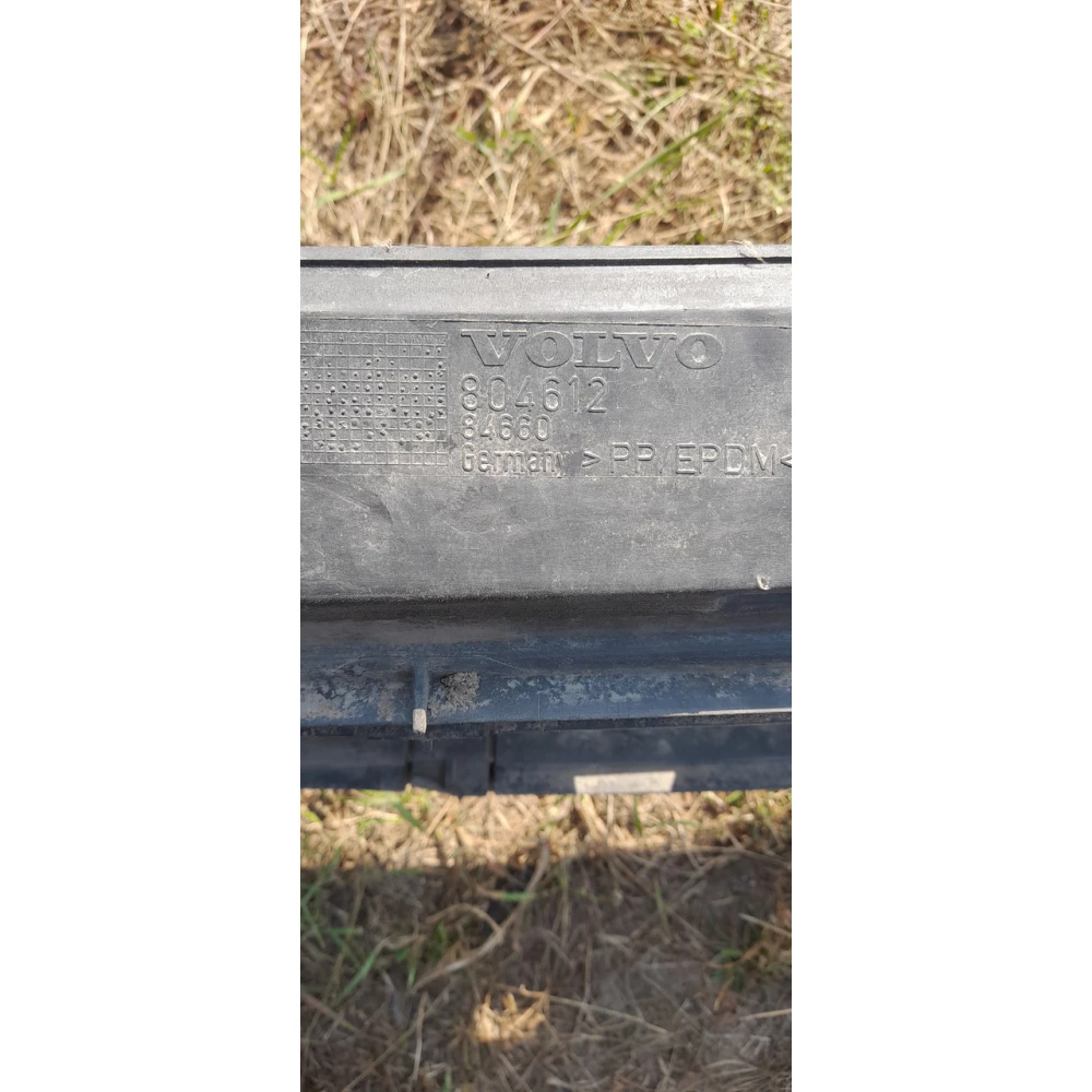 Передний усилитель бампера Volvo  v40