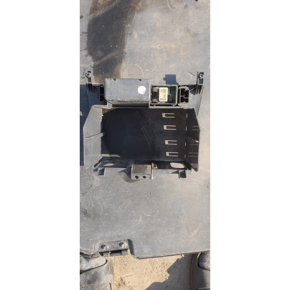 Пластик торпеды Volvo v40