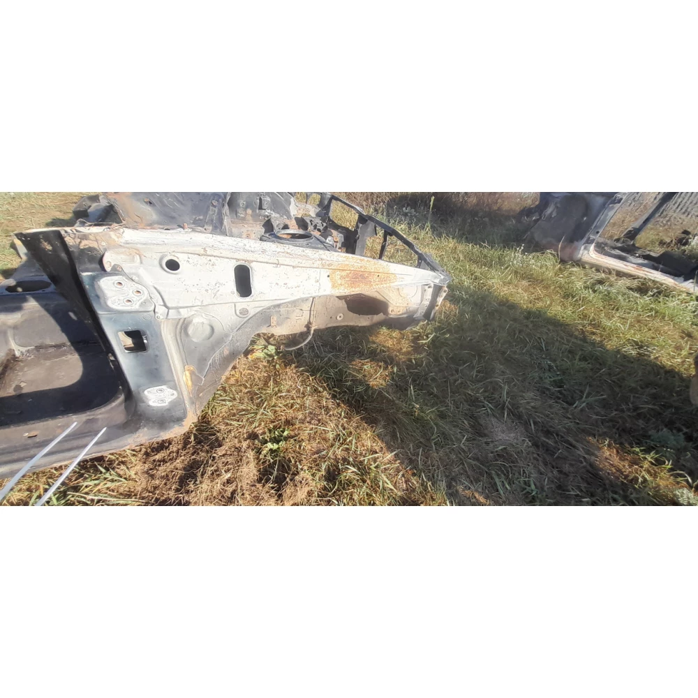 Правый лонжерон Volvo v40