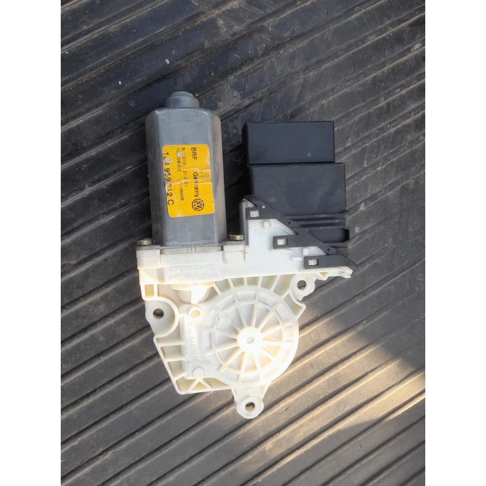 1j4959812c  задний правый  моторчик стеклоподйомника Vw Golf 4