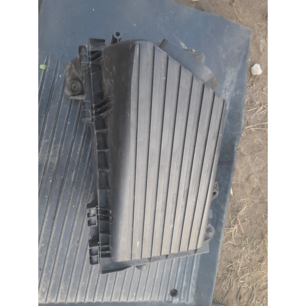 1j0129607 корпус воздушного фильтра Vw Golf 4 1.9