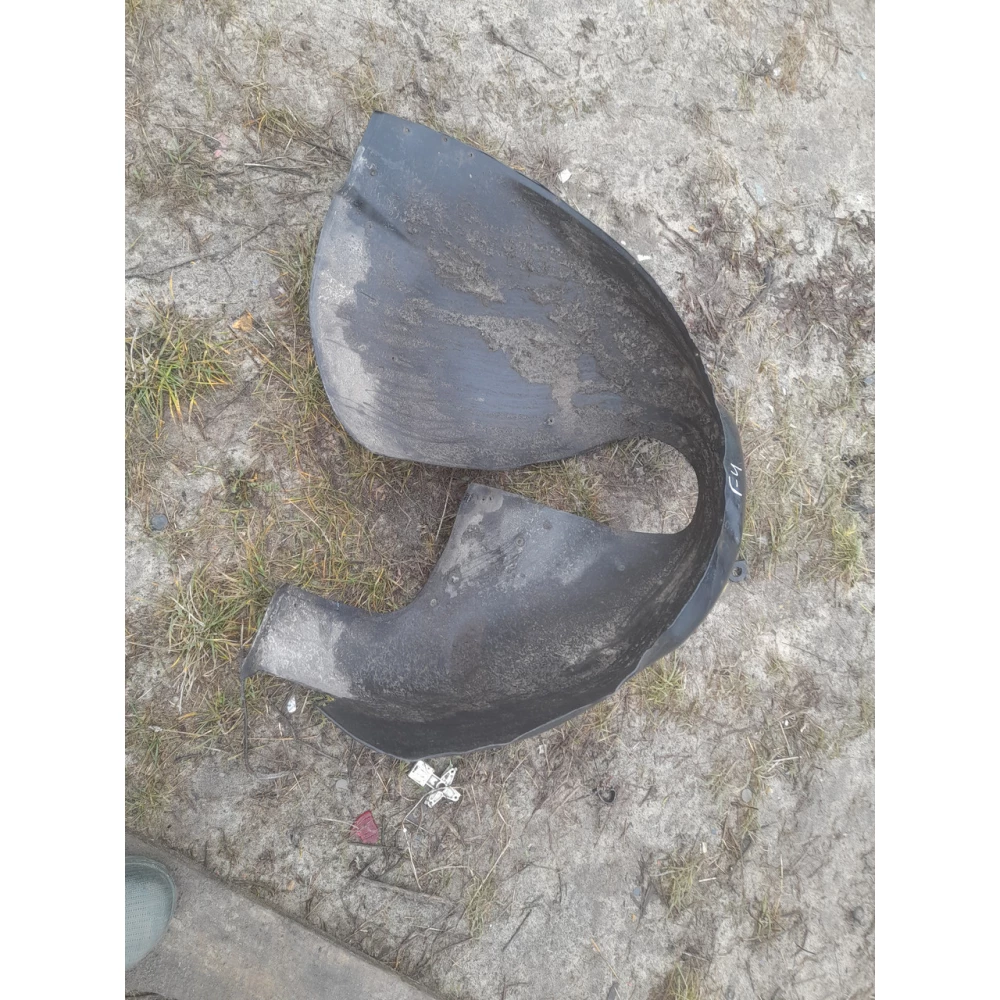 Передний правый подкрилок vw Golf 4