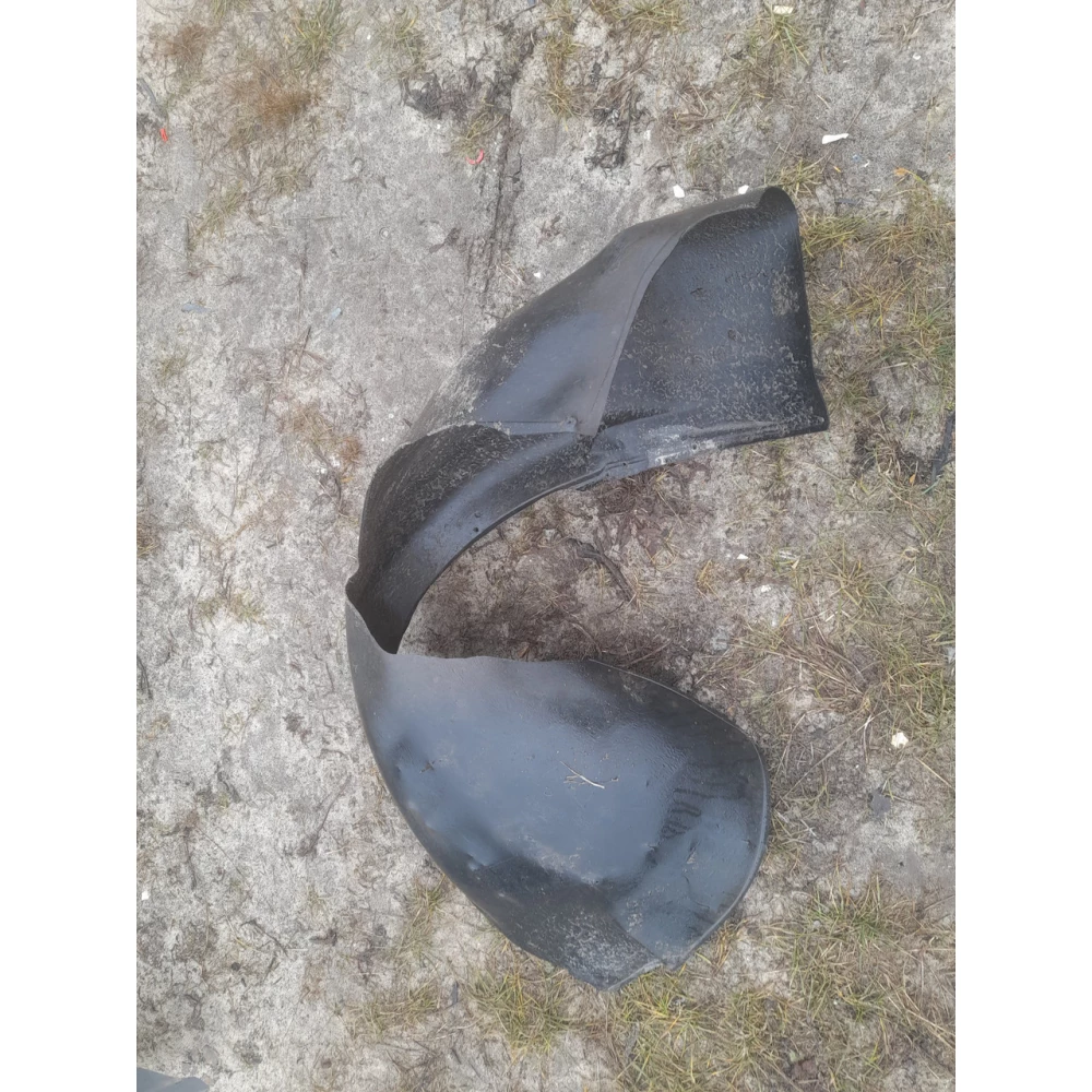 Передний правый подкрилок  Vw Golf 4